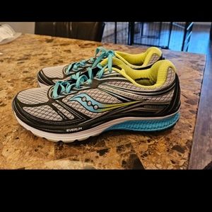 Ladies Saucony tennis Shoes